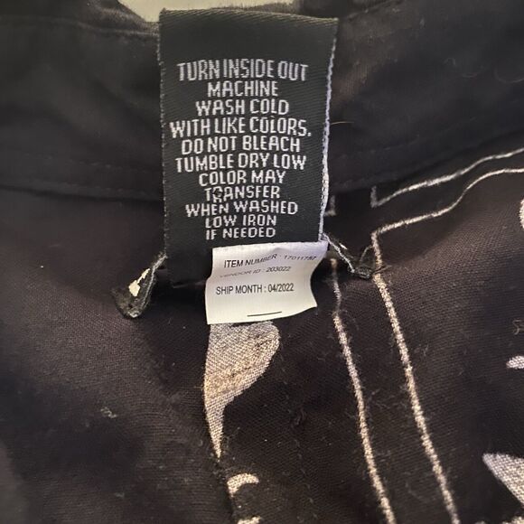 HOT TOPIC Button Shirt Short Sleeve Roses Grunge Goth Punk Mens M Black White - Picture 7 of 7